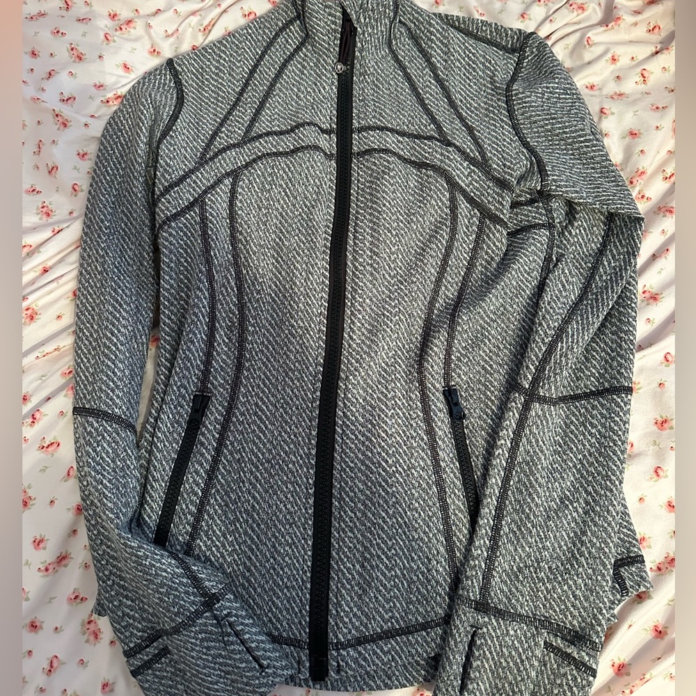 Lululemon Define Jacket size 8
Heathered Black